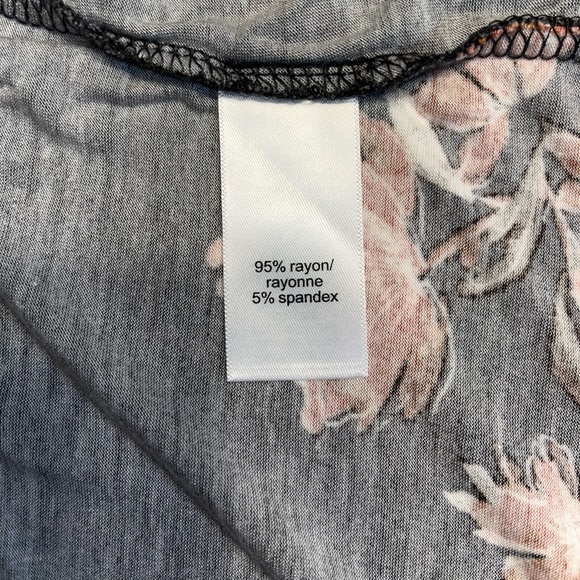 Maurices plus size 2X tee - Picture 4 of 5